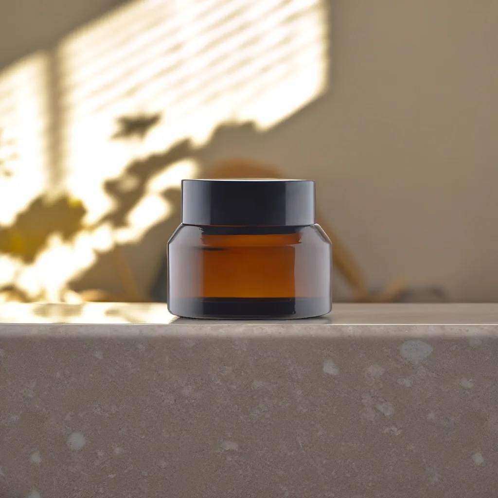 Hedenhus brun glas cremebøtte 30 ml med sort låg