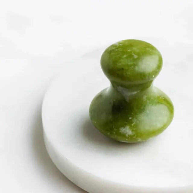 Hedenhus.dk Champi Gua Sha grøn jade ansigtsredskab