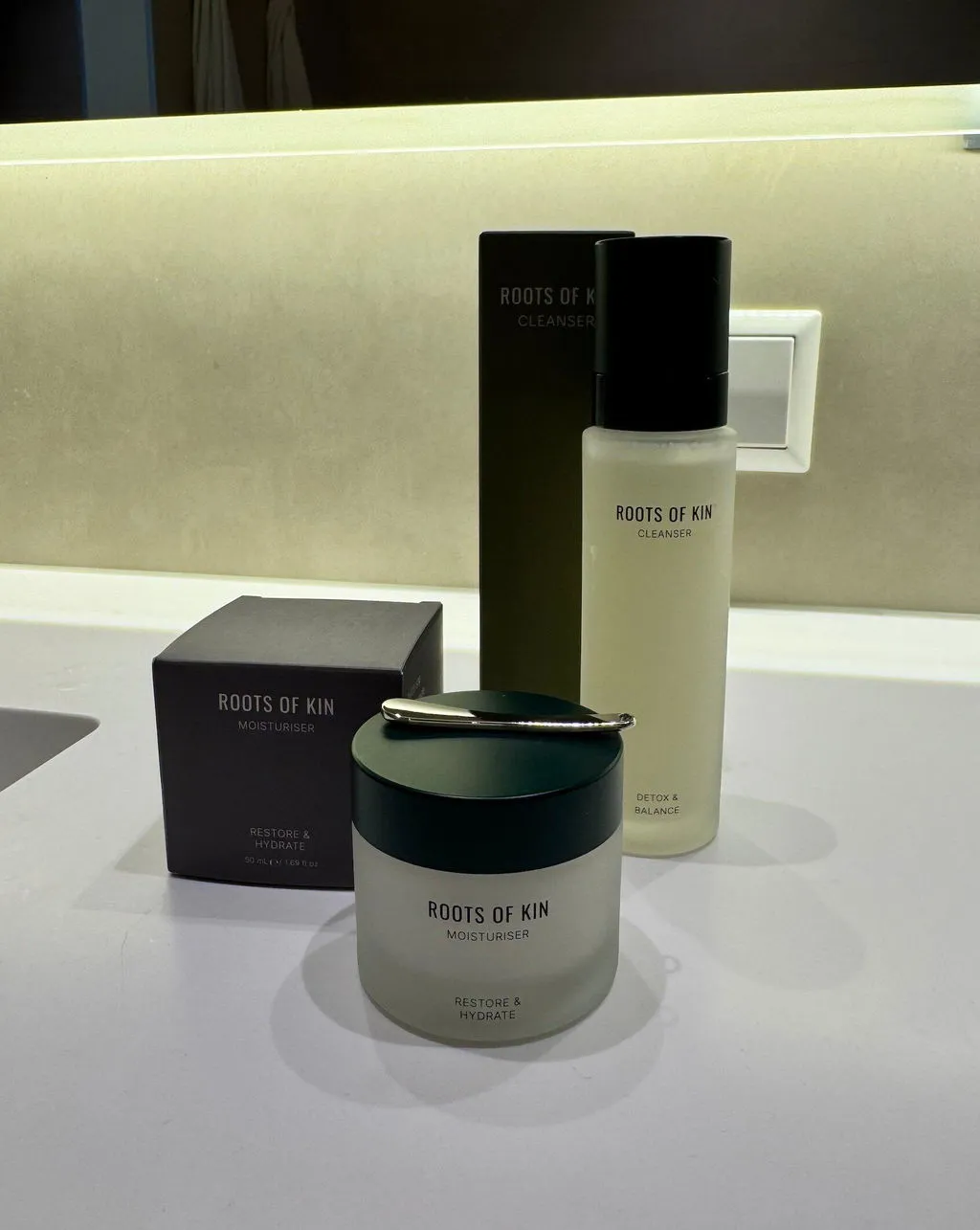 Roots of Kin Restore Hydrate fugtighedscreme gel-creme