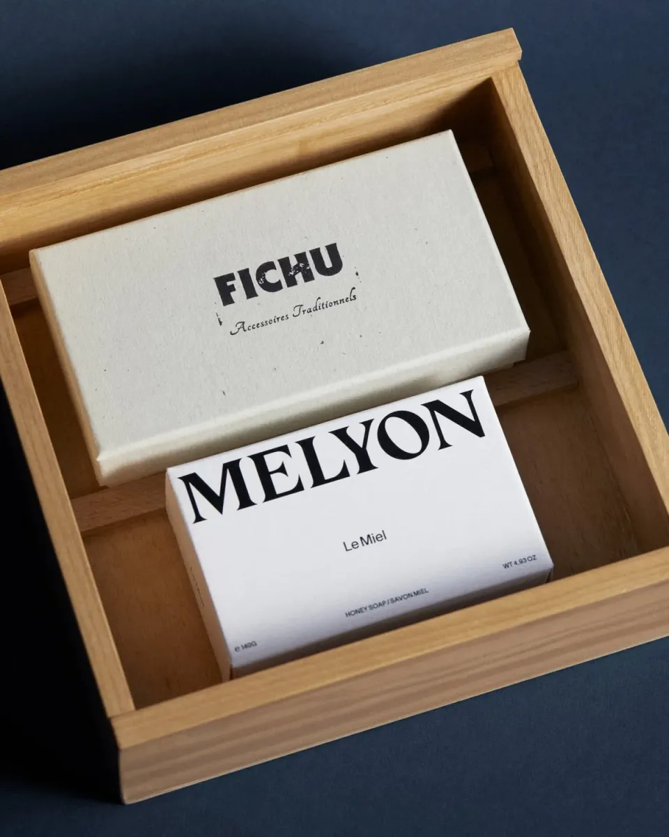 Melyon x Fichu sæt honningsæbe med hårbånd